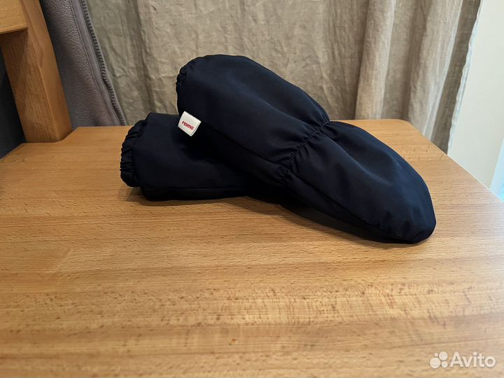 Теплые варежки Reima на малыша