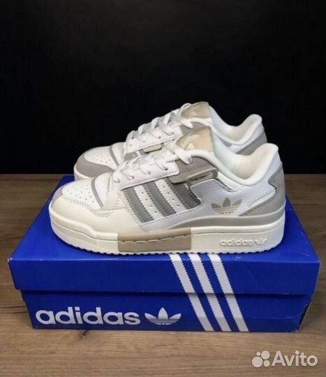 Кроссовки женские