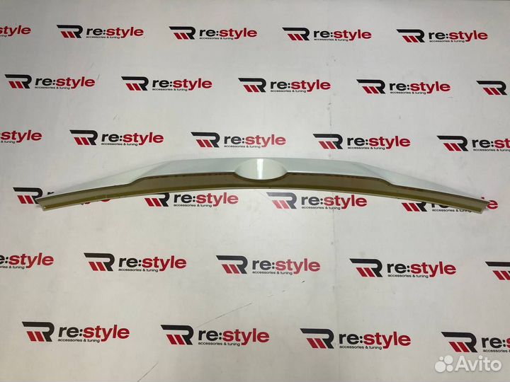 Спойлер Под стекло Prado 150 Белый