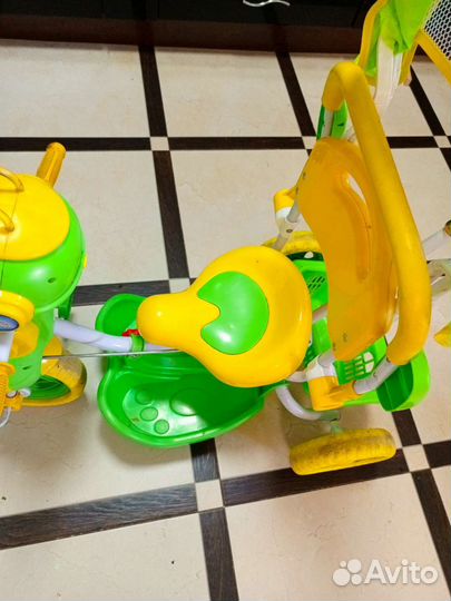 Трехколесный велосипед с ручкой