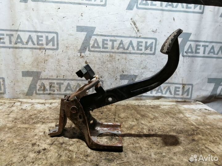 Педаль тормоза Hyundai Solaris / Kia Rio 3