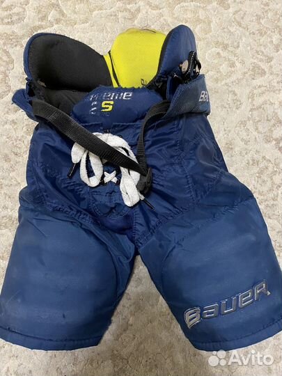 Хоккейные шорты и коньки