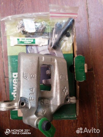 Суппорт задний левый Toyota Land Cruiser 80