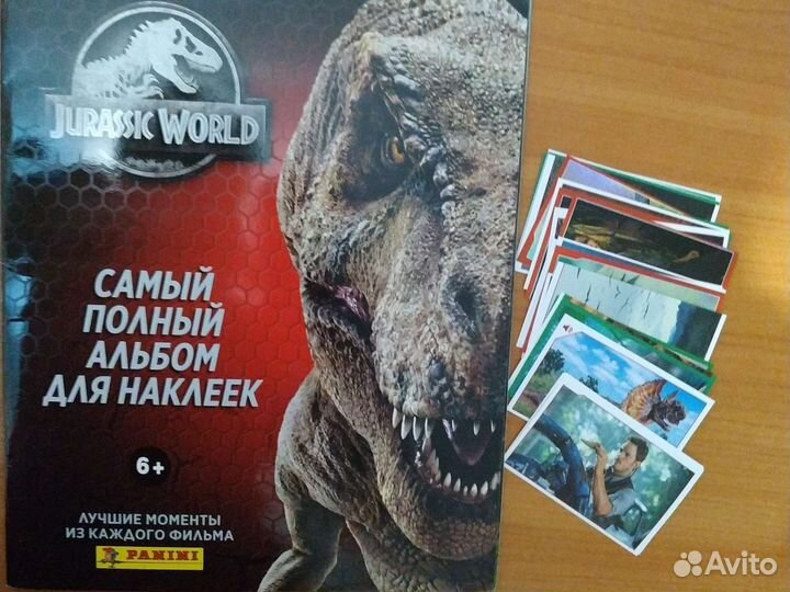 Наклейки Панини Мир динозавров