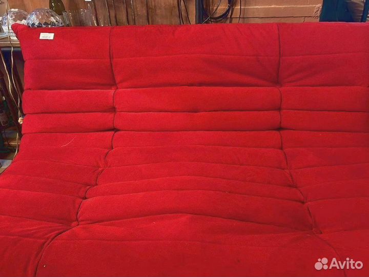 Красный диван маршмеллоу