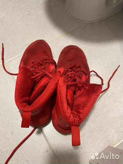 Спортивная обувь