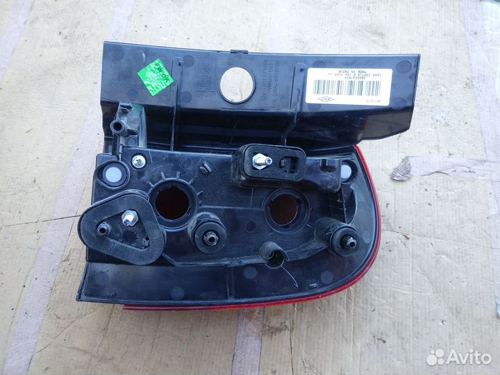 Фонарь задний левый Nissan Terrano