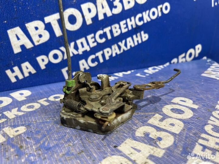 Передний правый замок двери Mitsubishi Pajero 2