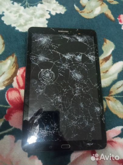 Планшет Самсунг таб е