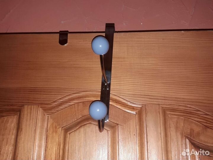 Крюк на дверь для одежды
