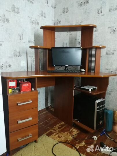 Компьютерный стол