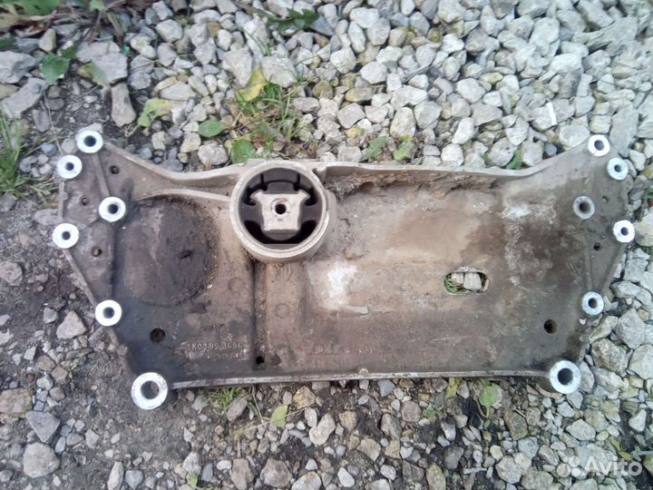 Подрамник VAG центральная часть