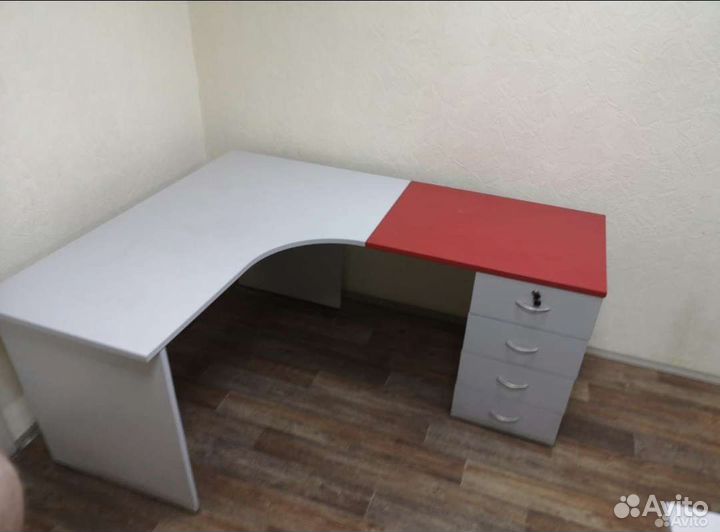 Компьютерный стол угловой