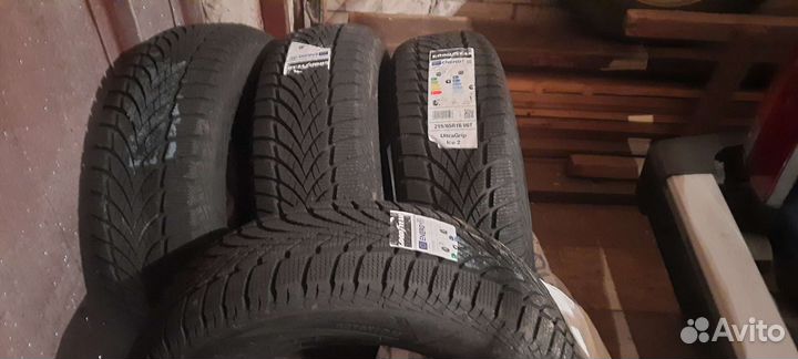 Goodyear UltraGrip Ice 2 215/65 R16 98T
