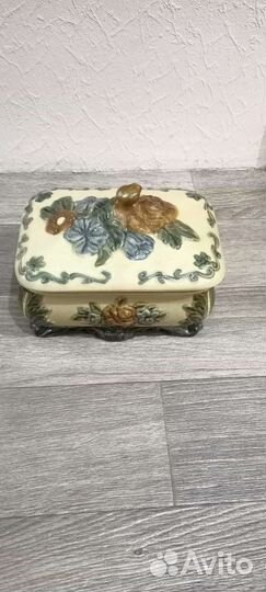 Шкатулка новая фарфор
