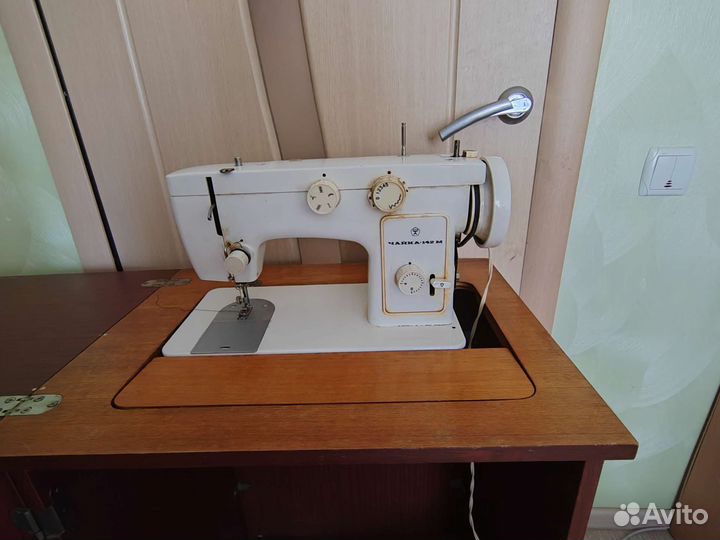 Швейная машина Чайка 142м