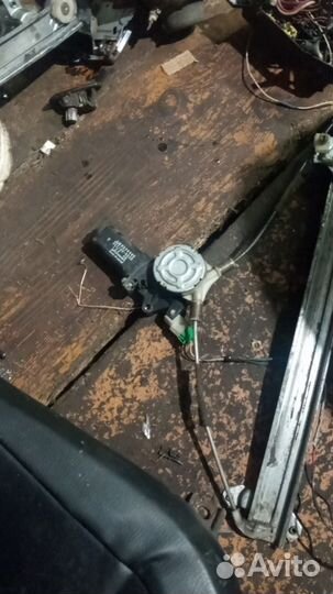 Стеклоподъёмник передний Mitsubishi Space Wagon