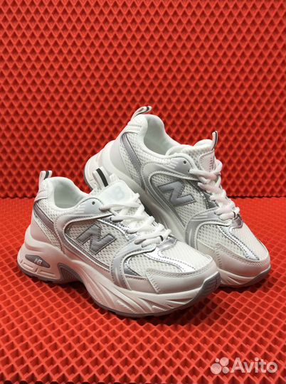 NB 530: Женские, белые, для выделения из толпы, 36