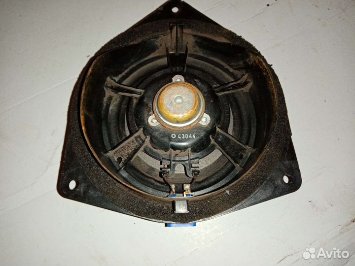 Динамик двери Toyota Ist