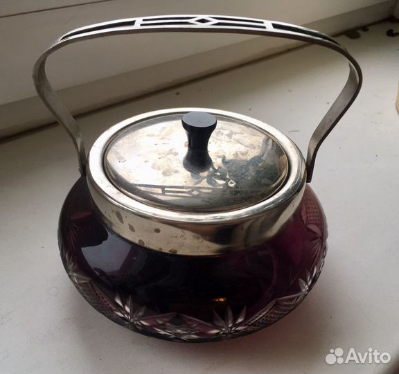 Вазы синие и красное стекло