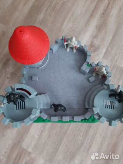 Рыцарский замок, динозавры