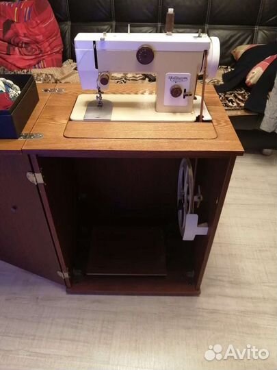 Швейная машина Чайка 134