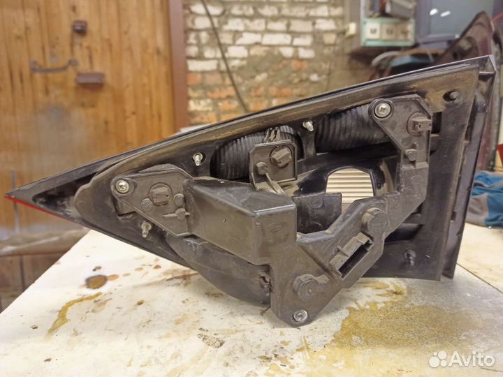 Фонарь задний внутренний левый Ford Galaxy 2