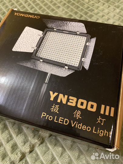 Накамерный светодиодный свет Yongnuo 300 III