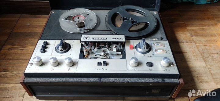 Магнитофоны и виниловые проигрыватели