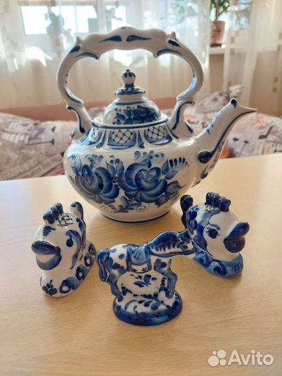 Гжельская посуда+ подарок к чайнику