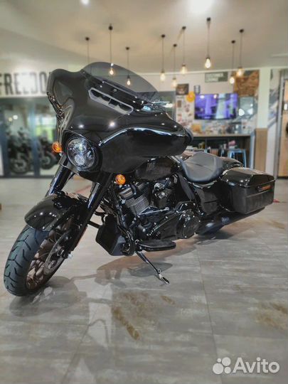 Harley-Davidson Street Glide ST Black