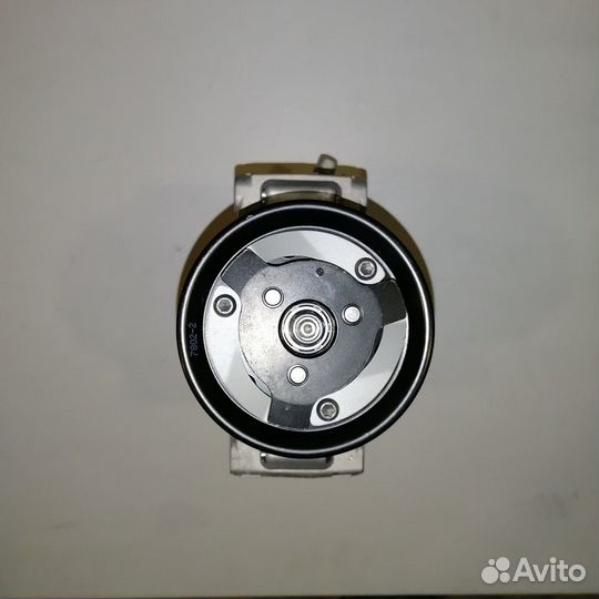 Компрессор кондиционера 5Q0820803M Octavia