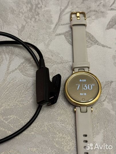 Часы Garmin Lily