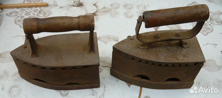 Старые чугунные утюги