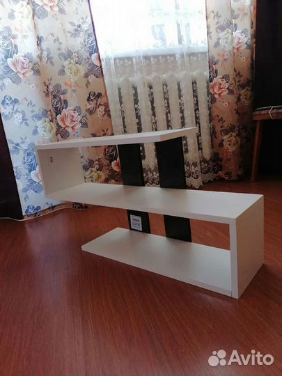 Полка настенная навесная. новая