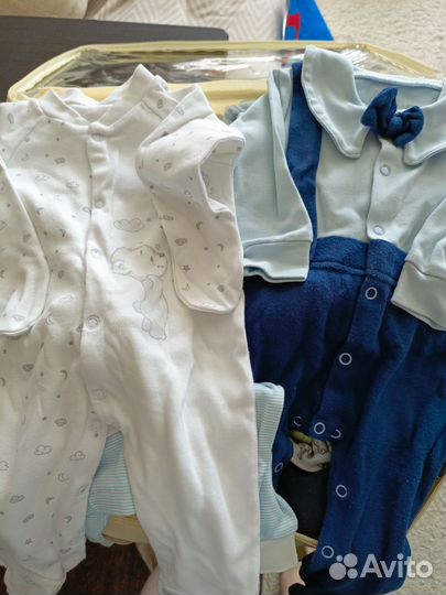 Два пакета вещей для малыша с 0 до 6 месяцев