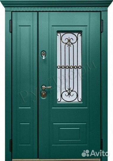 Уличная входная дверь с боковой вставкой и окном