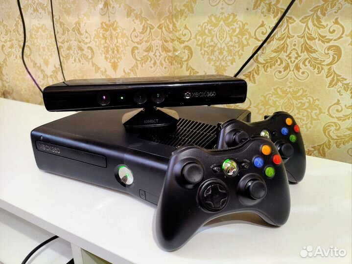 Microsoft Xbox 360 Slim + Kinect 33 игры