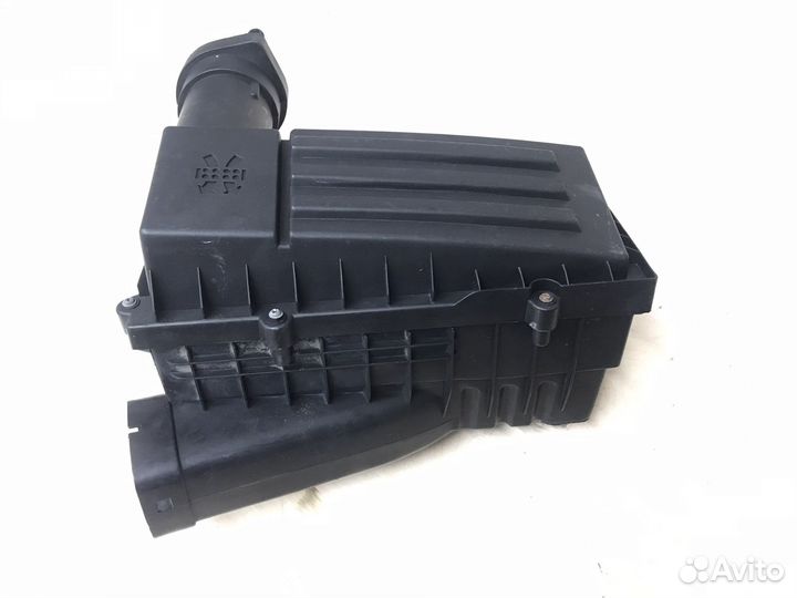 Корпус воздушного фильтра Passat B7,1.8 TSI