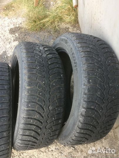 Bridgestone Blizzak Spike-01 235/55 R18