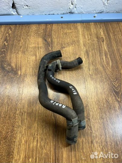 Патрубок системы охлаждения Skoda Rapid лифтбек