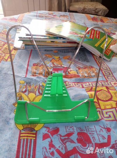 Подставка для учебников