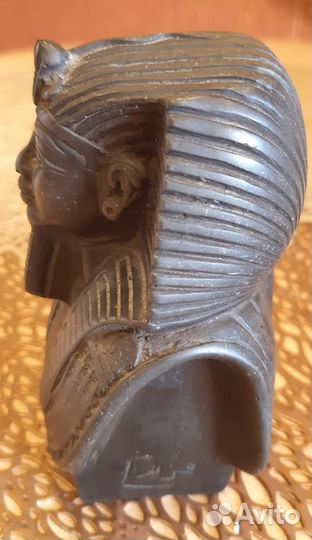 Базальтовый бюст фараона