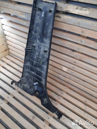 Обшивка центральной стойки правая нижняя SsangYong