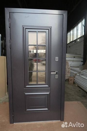 Двери для дома и дачи с ковкой и стеклопакетом