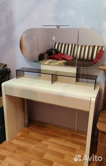 Стол туалетный este