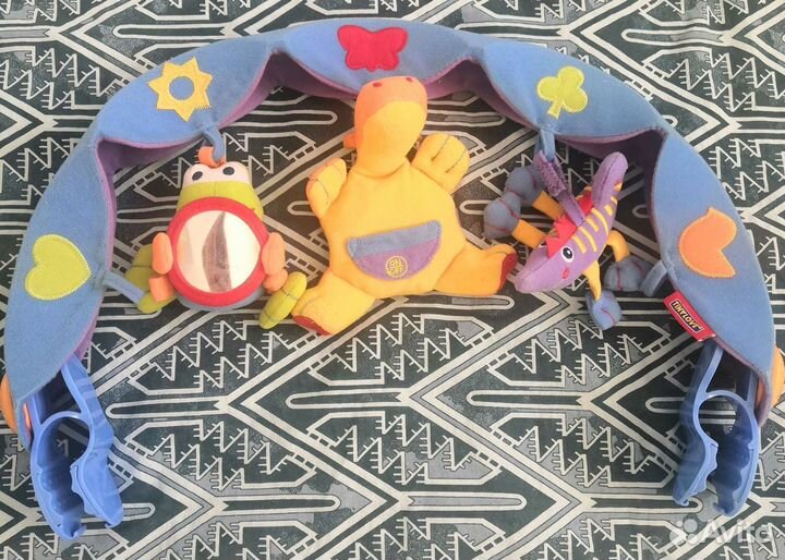 Дуга с игрушками на коляску