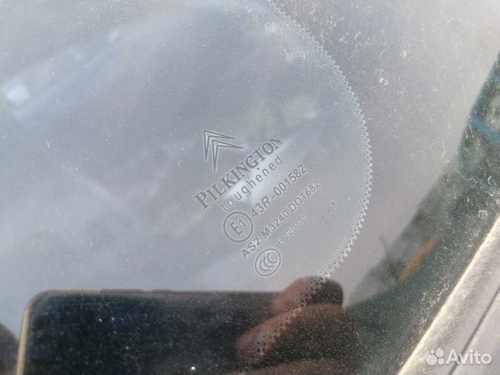 Стекло глухое заднее правое Citroen C4 (lc) 1.6