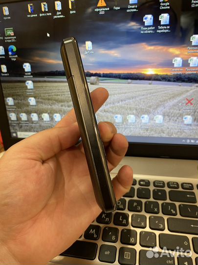 Телефон Philips Е590