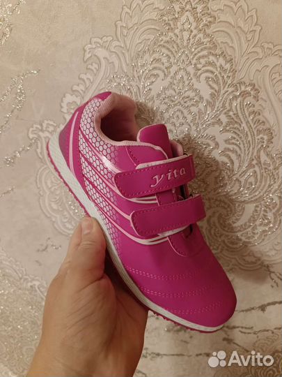Кроссовки новые для девочки 36 размер